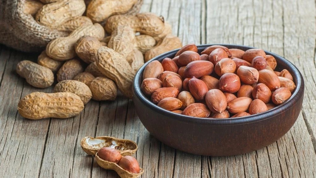 Đậu phộng (lạc) cung cấp nhiều năng lượng, protein và chất xơ khiến bạn no lâu, hạn chế ăn vặt Đậu phộng (lạc) cung cấp nhiều năng lượng, protein và chất xơ khiến bạn no lâu, hạn chế ăn vặt